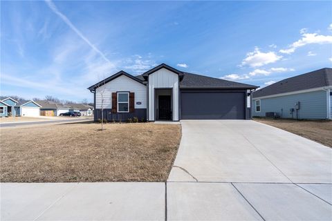 Photo of 2009 N Fleetwood Lane, Siloam Springs, AR 72761 (MLS # 1335427)