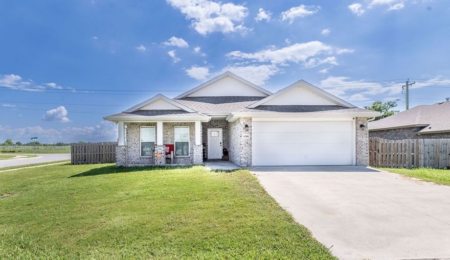 Welcome to this charming 3-bedroom, 2-bath home located in the sought-after Grandview Estates subdivision of Siloam Springs. Featuring modern finishes and a spacious open layout, this home offers both style and comfort. Enjoy the convenience of being just minutes from town—all at a price you’ll love!