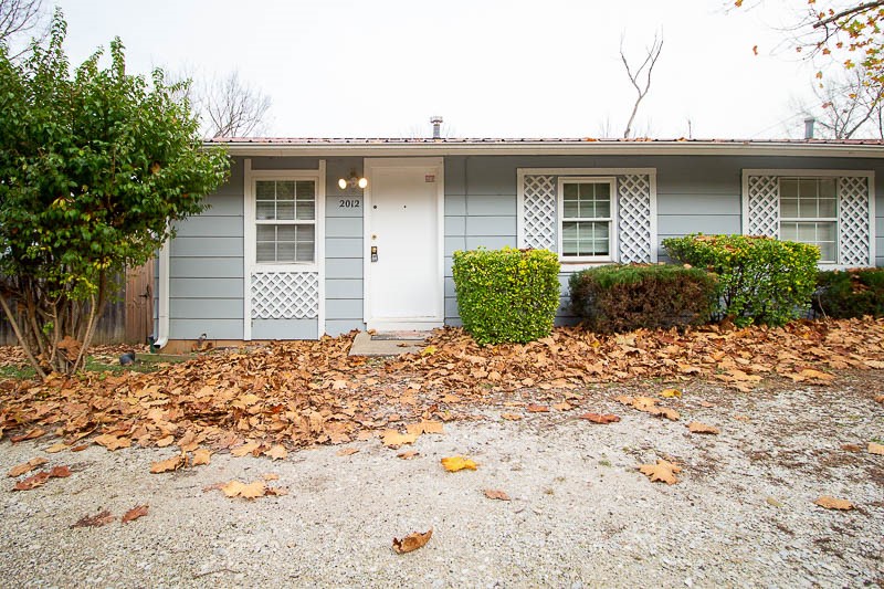 Agent Owned. Avail 04/08/22! If you're looking for a place of your own that has close proximity to schools, shops, restaurants, entertainment, parks, trails, the list goes on, well look no further! This unit features newer floors, granite countertops, washer/dryer hookups for a stackable unit, and a back deck right off the kitchen that leads down to a spacious fenced in backyard. If you want the convenience of being close to all the amenities downtown Fayetteville has to offer, this place is perfect for you! *Owner pays water, sewer and trash; tenant pays electric and gas.*