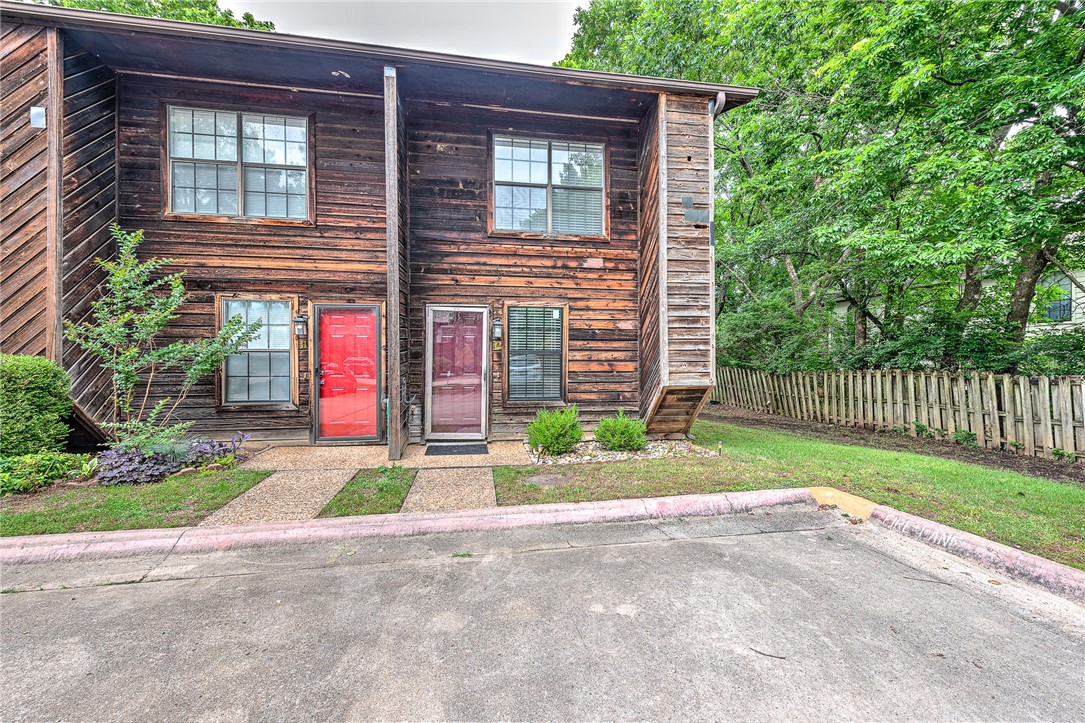 Updated 2BR/1BA corner townhouse just minutes from the University of Arkansas! This 900 sq ft unit features an updated kitchen, new flooring, and in-unit washer/dryer. Enjoy outdoor living on the brand-new wooden deck. Located near scenic bike trails, parks, and the U of A campus. This bright, private corner unit offers comfort and convenience in a prime location. No pets allowed. Agent Owned.