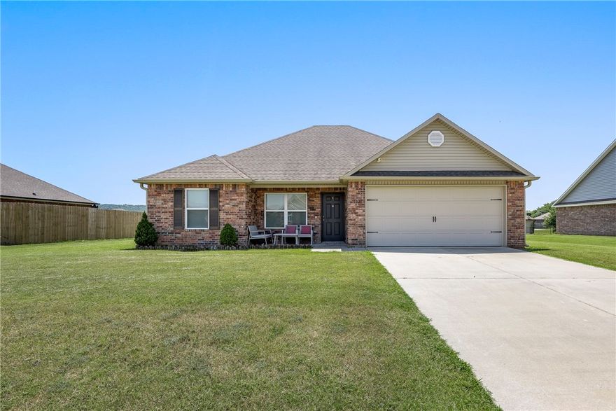 This home has a split floor plan with an open concept. The home features 3 bedrooms, 2 baths, and  2 2-car garage on a level lot. The kitchen has an eat-in area and a pantry. Walk-in closets give plenty of space for storage. Make your appointment today. 3 security cameras do not convey.
