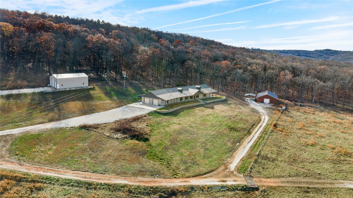 For Rent | $2,990/month | 10 Acres + Sunset Views + Shops + Pond
Escape to peaceful country living with this rare rental opportunity! Nestled on 10 beautiful acres, this spacious Delton 2020 home offers stunning sunset views and plenty of room to spread out.
Inside, youāll find a large, well-maintained home with modern finishes, perfect for relaxing or entertaining. Outside, enjoy fishing or unwinding by your private pond, and take full advantage of the two huge insulated shopsāideal for storage, hobbies, or a home-based business.
Property Highlights:
⢠3 bed | 2 bath (or adjust as needed)
⢠Two massive insulated shops
⢠Delton 2020 model with a modern, open floor plan
⢠Gorgeous sunset views
⢠10 private acres with open space and mature trees
⢠Pond on property
⢠Peaceful, private setting
This one wonāt last longāperfect for someone needing space, storage, and serenity.