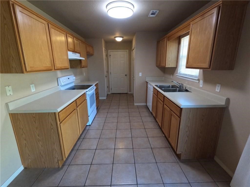 SOUTHFORK SUB PH IIIA-LOWELL - Residential Lease