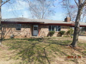 3 bd/2 ba home w/ fireplace, fenced back yard and spacious kitchen.