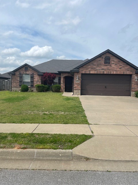 Beautiful home in Bellview! Open floor plan, wood floors and fireplace in the living room. Split bedroom plan. Crown molding and more. Great location close to I-49.