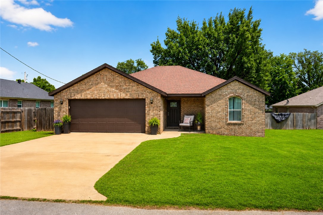 Photo 1 of 44 — 500 SW 6th Avenue, Gravette, AR 72736