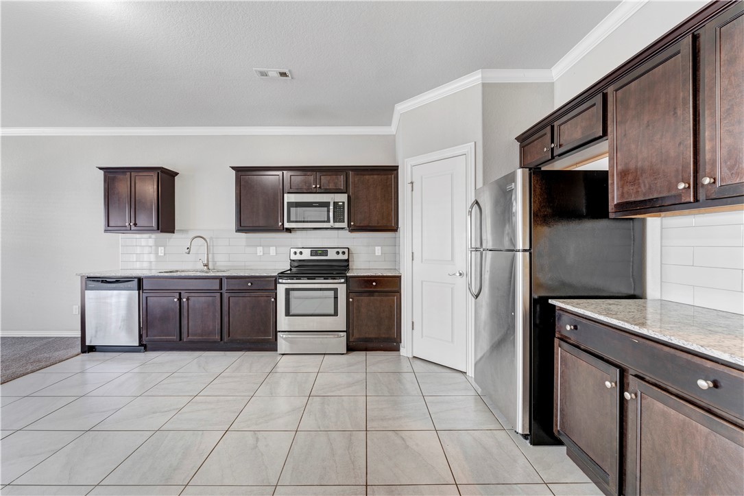 Shadowbrooke At The Peaks l Hpr Rogers - Residential Income