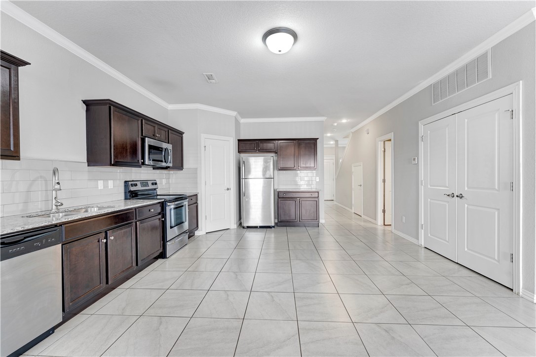 Shadowbrooke At The Peaks l Hpr Rogers - Residential Income