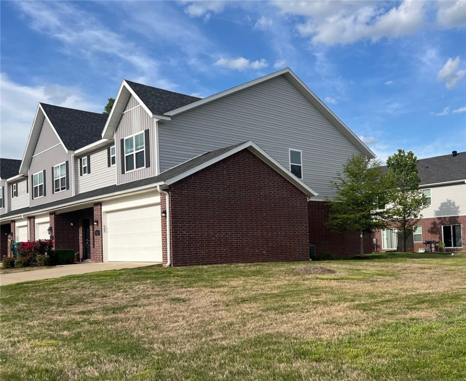 Shadowbrooke At The Peaks l Hpr Rogers - Residential Income