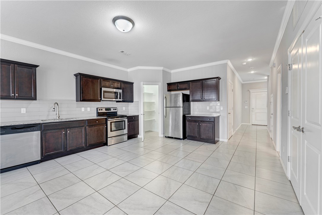 Shadowbrooke At The Peaks l Hpr Rogers - Residential Income