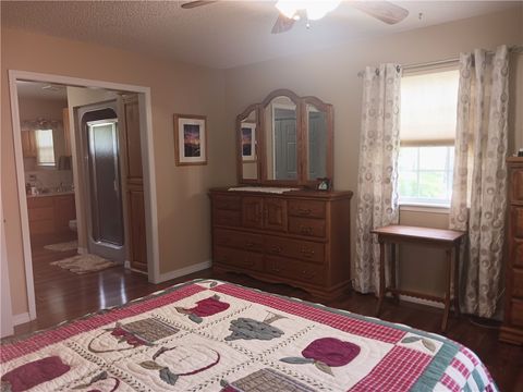Single Family Residence in Eureka Springs AR 941 County Road 305 11.jpg