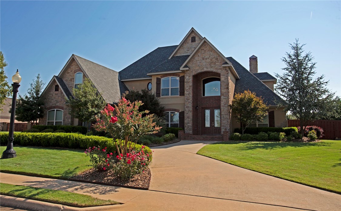Beautiful custom home with 5 Bedrooms, 3 1/2 baths, Swimming pool with new liner, Bonus/Media room, office, 3 or 4 living areas, New HVAC last 2 years, New roof this year! So much more!! Book your private showing today!
