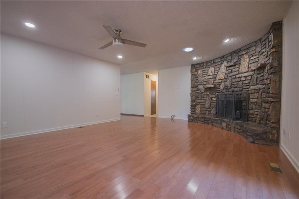 Rural Oaks Sub Rogers - Residential Lease
