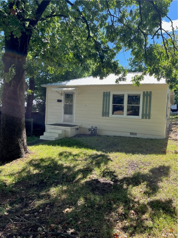 Cozy 2 bedroom, 1 bath home with detached garage for a study area or workshop. Walking distance to campus and easy access to I-49, shopping and restaurants. Washer, dryer, and fridge provided.
