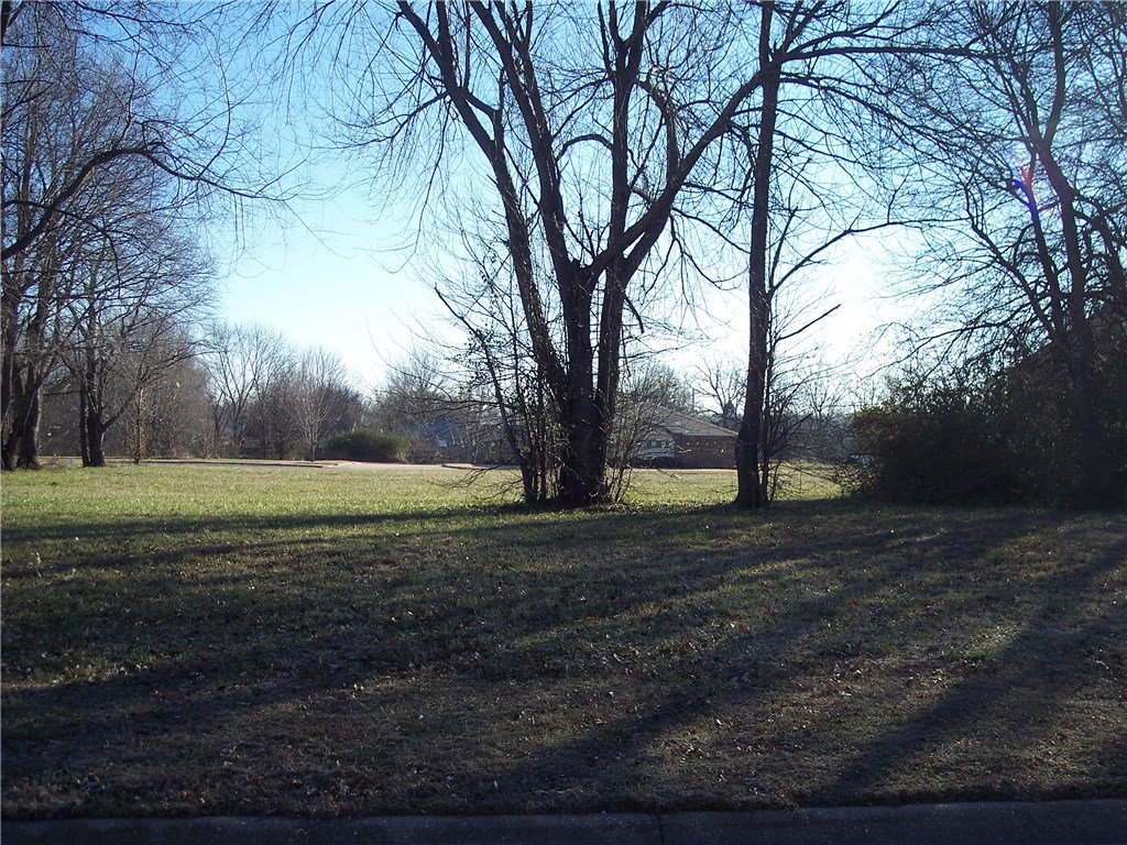 Super location! Great R-O (residential office) with streets on both sides. (37th & 36th St). All utilities. A perfect place for put an office with a great location.