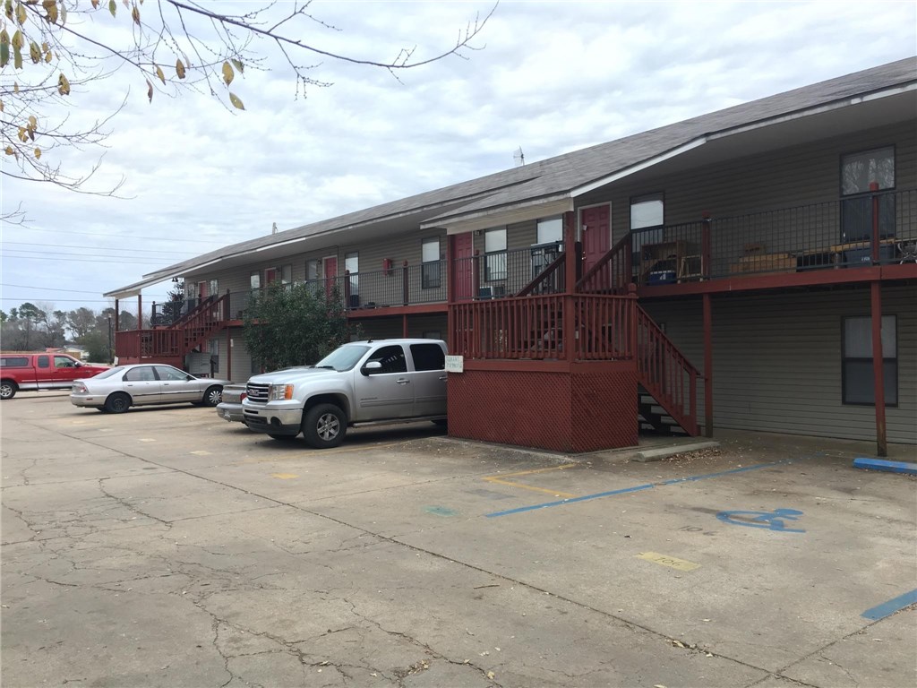 Nice 1 bedroom 1 bathroom apartment in Springdale. Recently remodeled with laminate wood floors. All appliances included.