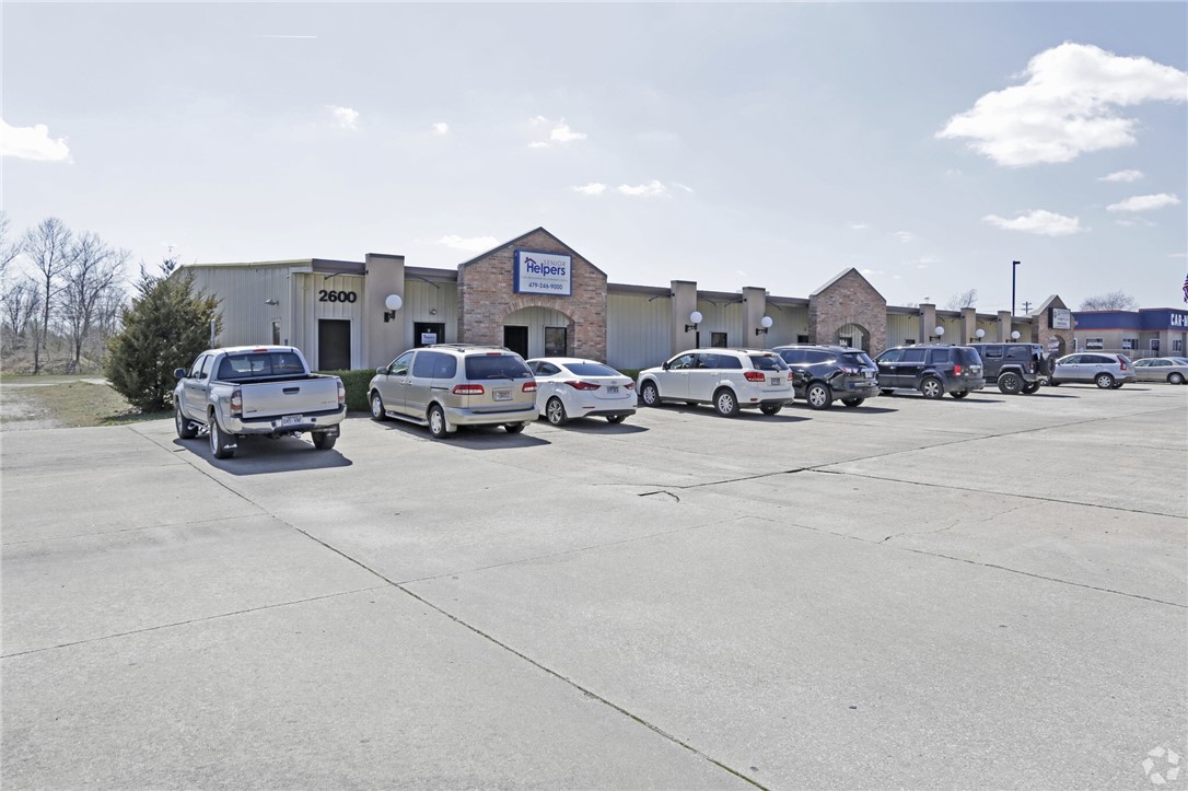 Great location just down from I-49 and Sam's Club. 3630 sqft currently available for rent. Utilities will be subrated based on sq footage.