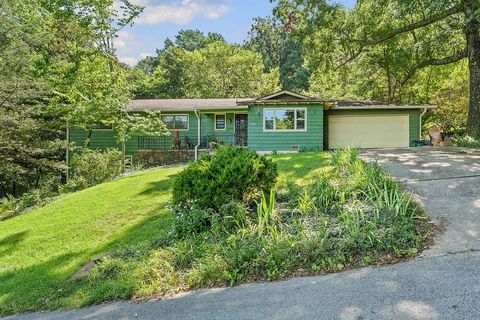 Photo of 1982 Greenview Drive, Fayetteville, AR 72701 (MLS # 1316029)