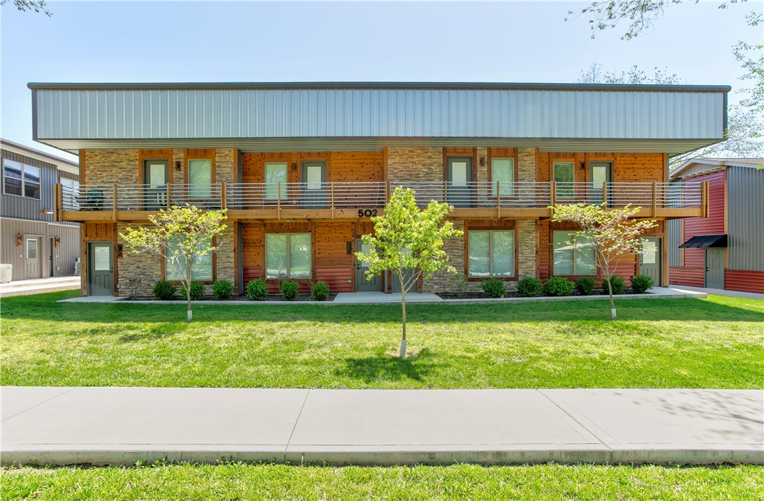 Upscale townhome near downtown Siloam Springs! All stainless steel appliances, granite countertops, two-inch blinds, vinyl plank flooring, polished concrete flooring, walk-in closets, and so much more! Large picture windows allow for plenty of natural light. Kitchen, dining, living room, and half-bath downstairs. Two bedrooms, full bath and laundry upstairs. Designed for energy efficiency and lower utility costs, with mini-split HVAC system and all electric utilities. Location convenient to schools, JBU, parks, pickleball courts, trails, and downtown shopping and dining. Available for move-in now. No pets. No smoking or vaping. Agent Owned.