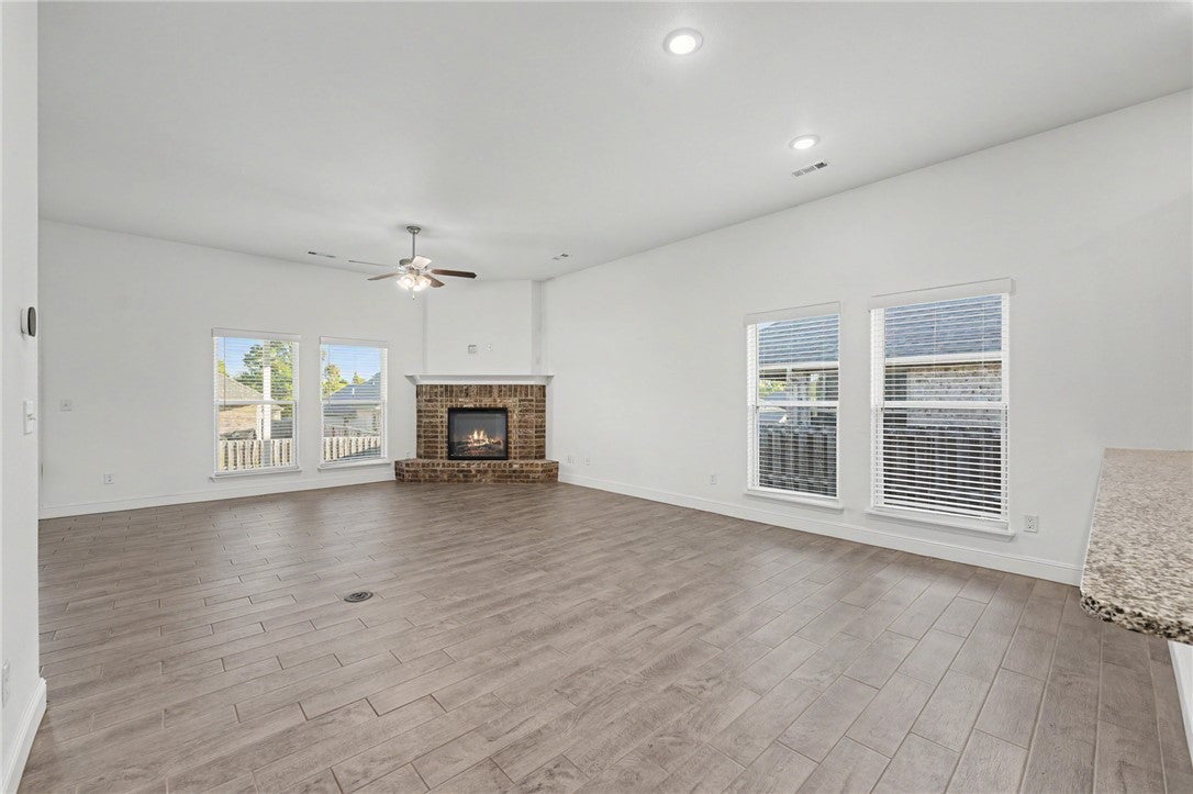 2410 Graham Lane