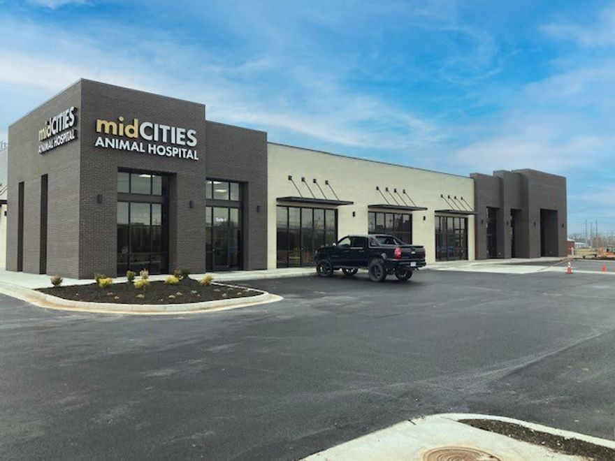 Retail/Office space with frontage on a high traffic corridor between Bentonville and Centerton.