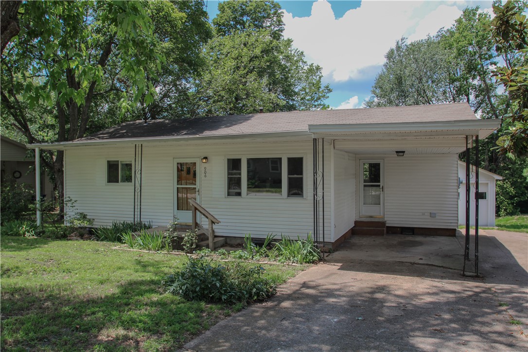 All the charm in a manageable footprint—this 2-bedroom home brings solid updates and a great location in the heart of Siloam Springs. With just under 1,000 square feet, it’s easy to maintain but still offers comfortable living space. Whether you're starting out, downsizing, or looking for an investment, this one checks the boxes.