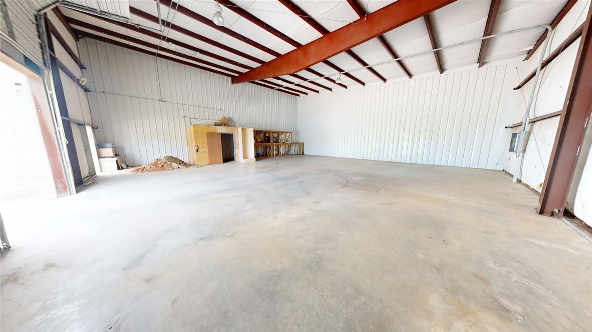 Space Center Hpr - Commercial Lease
