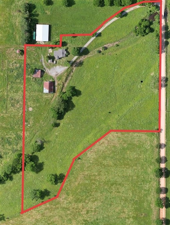 Enjoy the tranquility of rural living while still being conveniently located near major highways for easy access to shopping, dining, and entertainment. This 10.71-acre property includes a spacious 4-bedroom, 2-bath homeāperfect for those seeking comfort with plenty of room to roam. The home offers a functional layout with generous living space, while the surrounding acreage provides endless possibilities for gardens, livestock, or outdoor recreation. The open land gives you a blank canvas for creating your dream outdoor space, whether thatās a private homestead, hobby farm, or an expansive backyard retreat. With convenient access to Gravette and a short drive to Bentonville, this property offers the perfect balance of privacy and accessibility. Whether youāre dreaming of a serene country escape, an investment property, or a weekend getaway, this property delivers exceptional potential in a highly desirable location. The unfinished basement is perfect for projects and storage.