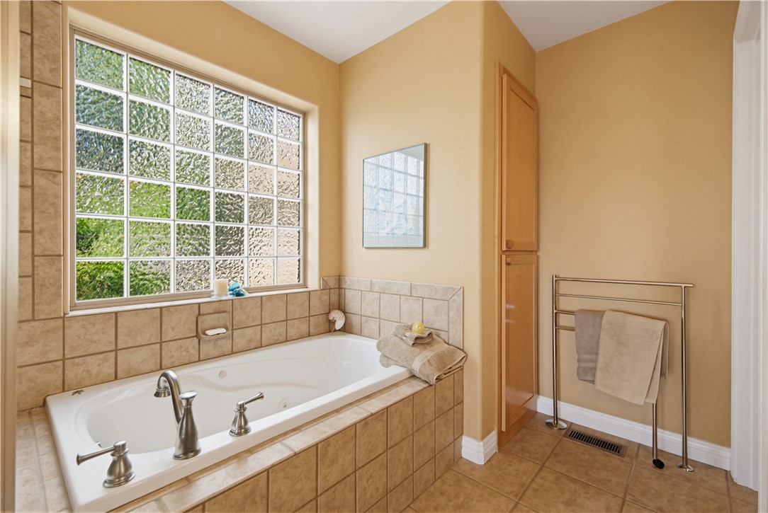 Unit 117 Holiday Island - Residential