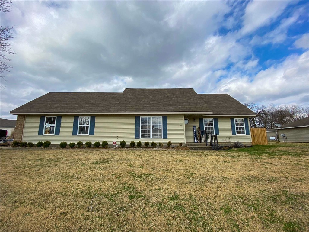With two bedrooms down and two bedrooms up, this home is ready for a growing family. The spacious living room and bannister leading upstairs is inviting to your guests, and the newly wood privacy fenced in back yard is perfect for kids, pets, and outdoor entertainment. The garage has built-ins enough for a workshop and lots of attic storage. This is a must see. ALL OFFERS WILL BE REVIEWED BY SELLER ON MONDAY THE 15TH OF MARCH, 2021 and responded to accordingly.