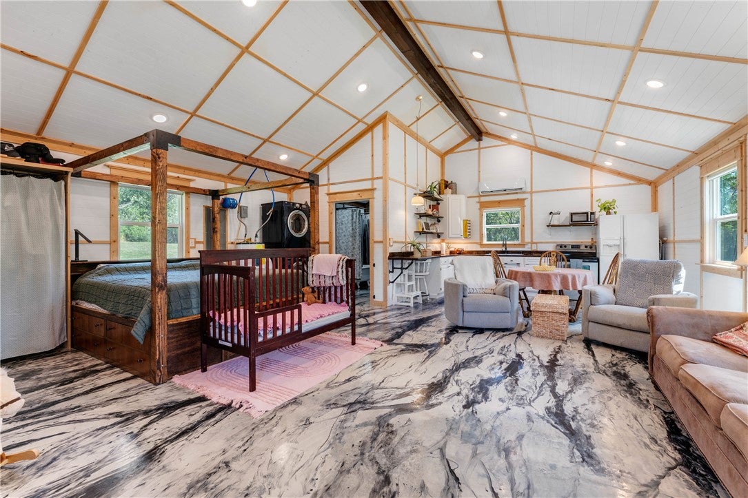404 (1.25 acres) W Bean Street