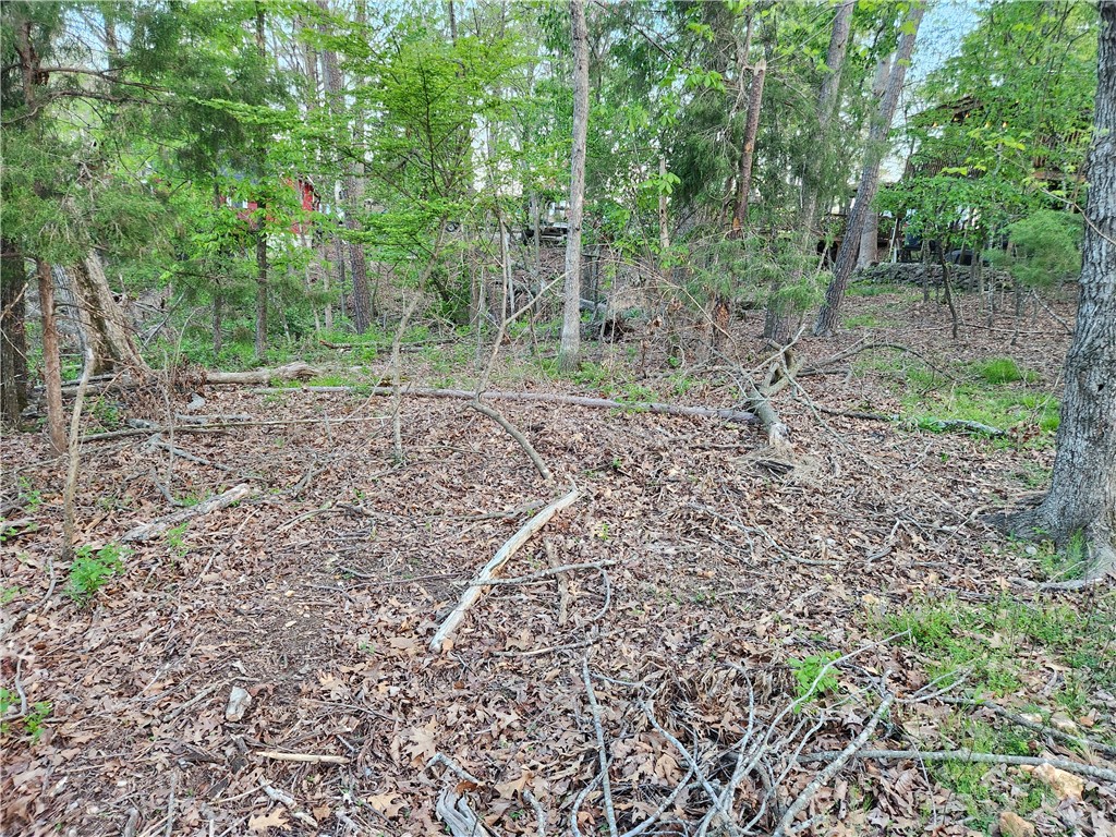 Location location you can walk to the lake 60x150 lot if you buy the other lot at the same price you can built a bigger house in them