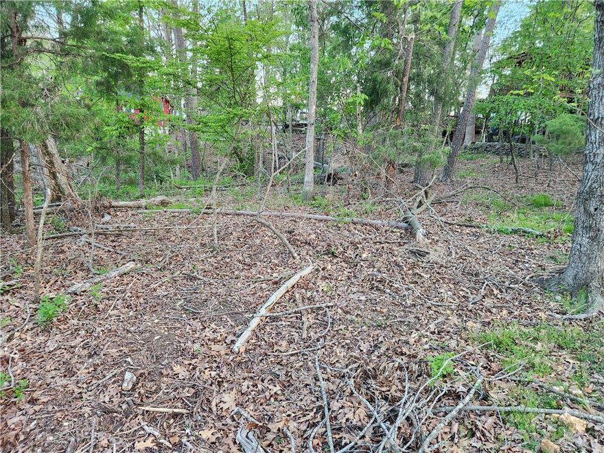 Location location you can walk to the lake 60x150 lot if you buy the other lot at the same price you can built a bigger house in them