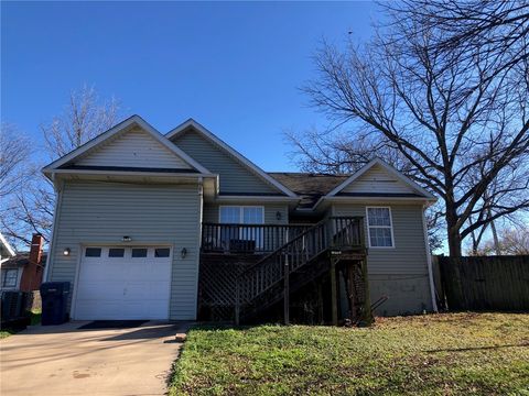 Photo of 105 Cameron Street, Siloam Springs, AR 72761 (MLS # 1330304)
