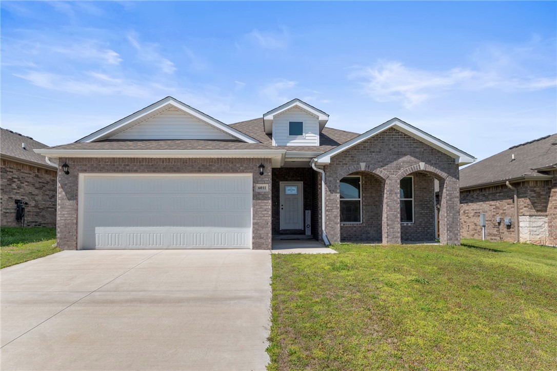 Donāt miss this gorgeous 3 bed, 2 bath all-brick home in the beautiful Woodward Subdivision in Bentonville. This home boasts beautiful features, including 10-foot ceilings, a log fireplace, and an open kitchen, spacious master bathroom and plenty of storage space throughout the home. Plus you are close to the airport, so if you travel frequently, this could be the perfect spot for you! Hope to see ya soon!