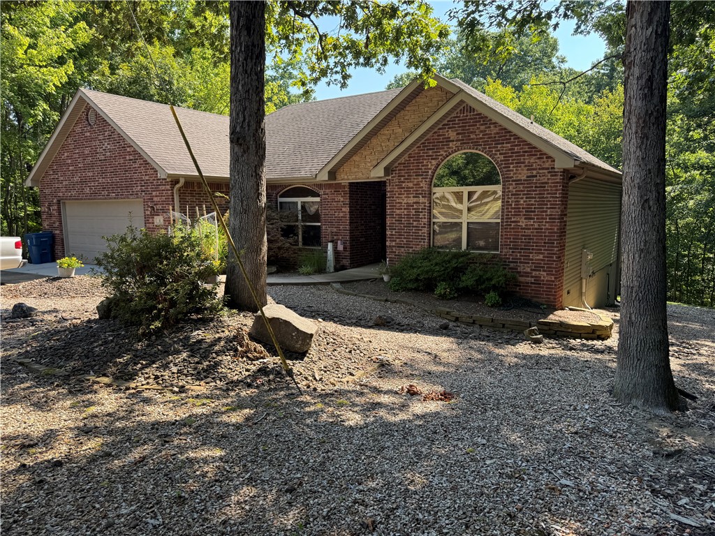 4 Carwath Place, Bella Vista. Beautiful, Immaculate, secluded home. Looks like new. 3 BR, 2 Bath Brick and maintenance free siding. Custom Built. Split floor plan. Architectural shingles. Low maintenance yard. Flat lot.
