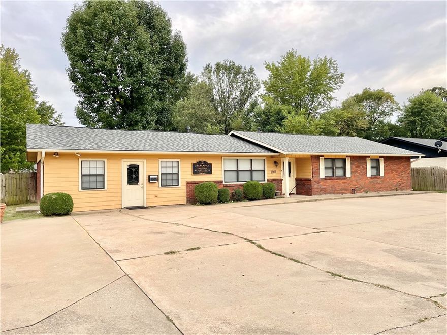 2,091± sq. ft. of professional office space available on highly visible Huntsville Ave in Springdale, with an estimated 23,000 vehicles passing daily. Previously occupied by a law firm, this well-maintained freestanding building offers an efficient layout ideal for a variety of professional or office uses.
The property features four private offices, a conference room, lobby, reception area, three restrooms, and a full kitchen with break area. Additional highlights include a fenced backyard with patio, separate entrances for clients and staff, and 10 dedicated parking spaces.
Zoned C-1 and conveniently located with easy access to I-49 and Thompson St, providing excellent accessibility for both clients and employees.  Call today to schedule a private showing.