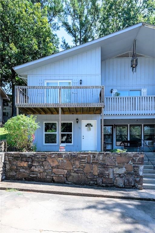 Nicely kept end unit townhouse w/2 Bedrooms, 1 1/2 Baths. Painted in 2020 and new roof in 2019. Main level all tasteful tile floors carpet in bedrooms upstairs. This property is an investment property and currently has a tenant. Please do not disturb tenant.