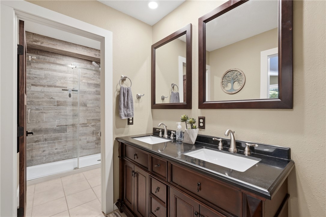 Unit 16 Holiday Island - Residential