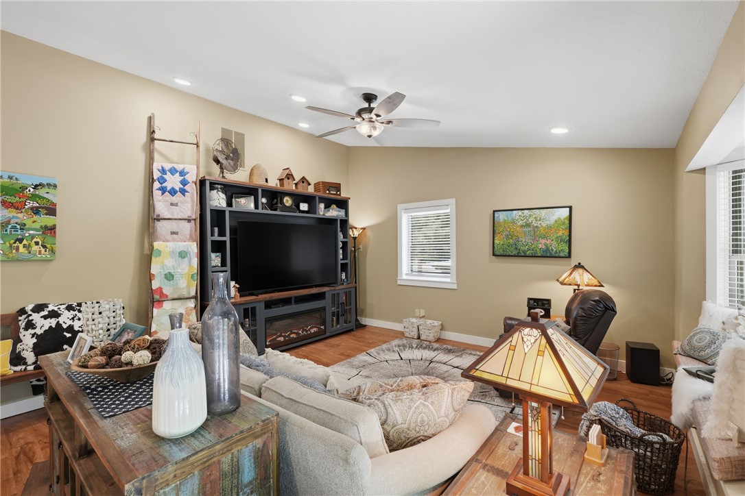 Unit 16 Holiday Island - Residential