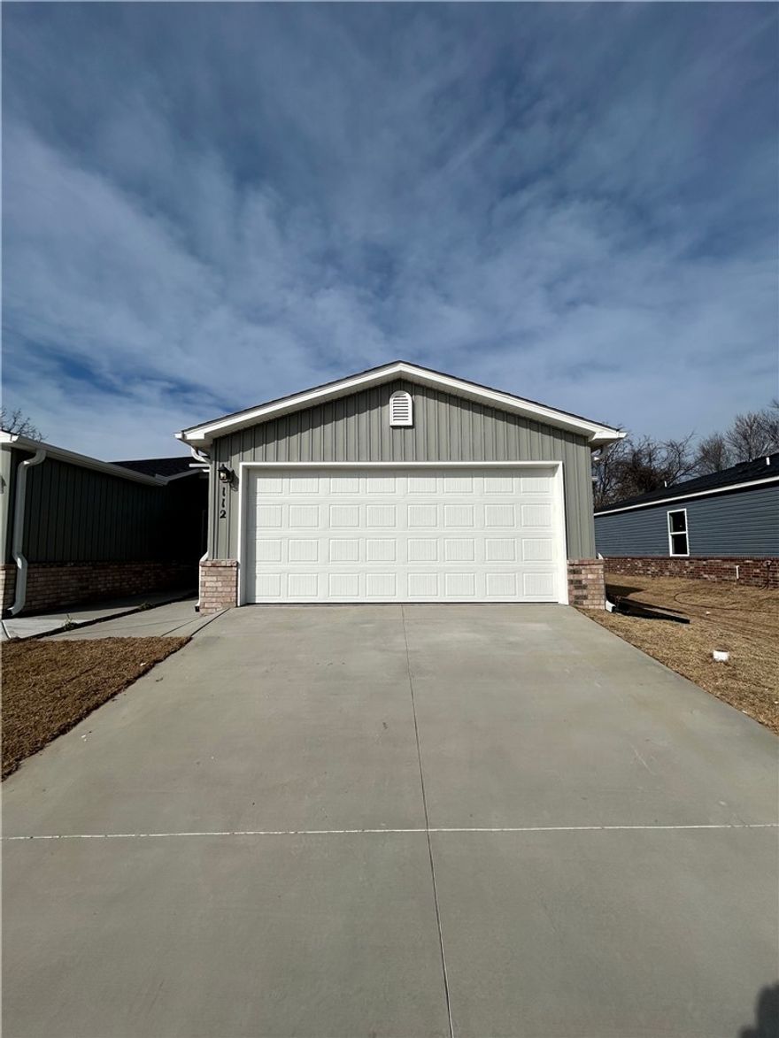 Spacious 4-Bedroom Home with 2-Car Garage in Bentonville, AR

Welcome home to this beautiful 4-bedroom, 2-bath residence in the heart of Bentonville! Designed for comfort and convenience, this home features a fully equipped kitchen with a refrigerator, microwave, stove, plus a washer and dryer included making move-in a breeze. Enjoy ample space for family and guests, along with a 2-car garage for added storage and parking. Located in a prime area close to shopping, dining, and everything Bentonville has to offer, this home is the perfect blend of style and functionality.
