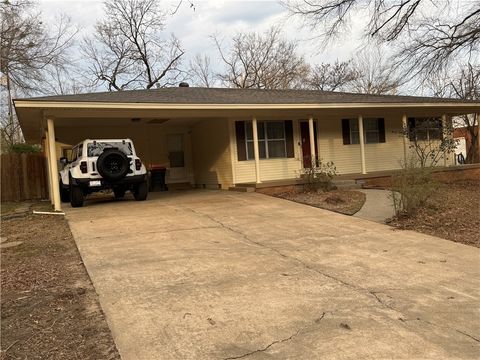 Photo of 714 W 18th Terrace, Russellville, AR 72801 (MLS # 1337801)