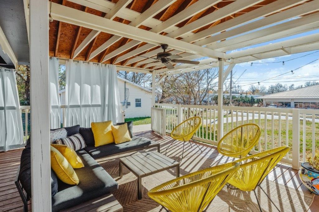 Charming Downtown Bentonville Rental in Unbeatable Location! This renovated 3 Bed/1 Bath home features a large driveway and carport for ample parking space. Spacious covered front porch offers amazing outdoor living space for enjoying the downtown lifestyle as well as the large backyard. Located next to 8th Street Market, The Momentary, Razorback Greenway and other Biking Trails, and the new Walmart HQ, this prime location will put you right in the middle of the best of NWA! Bright and open living layout. Eat-In Kitchen features abundant cabinet space, stainless appliances, granite counters, skylight, and gas cooktop! Three great sized bedroom and one bathroom with combo tub/shower. Laundry room with Washer/Dryer offers additional storage. Storage shed in backyard. This is a Must See!