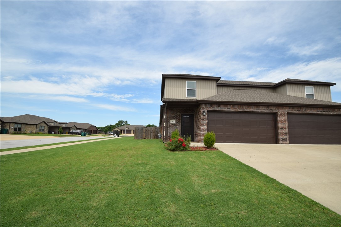 Newer duplex in great location! Close to the Wal-Mart neighborhood market on Hwy 102 and Green house road in Bentonville. Three bedrooms, two baths, open living space with wood look tile in main living area and carpet in the bedrooms. Kitchen has gas range, granite and pantry. No smoking. No Pets. Home comes with refrigerator, washer, dryer and lawn care.