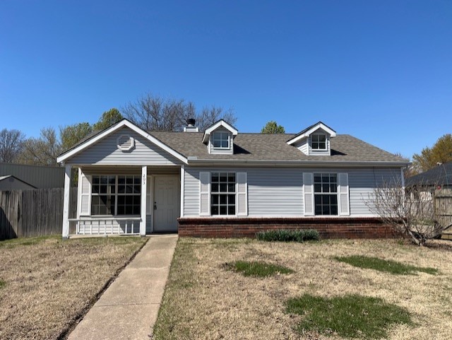 Great location in Bentonville! Just minutes from the square 3 bedroom 2 bath, fenced in yard and attached 2 car garage with rear entry. Pantry in kitchen. A lot of closet storage. Primary bedroom has a walk in shower and a combo tub.