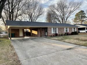 3 bedroom, 2 full bath ranch home! Great little neighborhood so close to all of Russellville. This listing has a double carport w storage, patio, fenced in backyard, new paint and new carpet in the bedrooms.