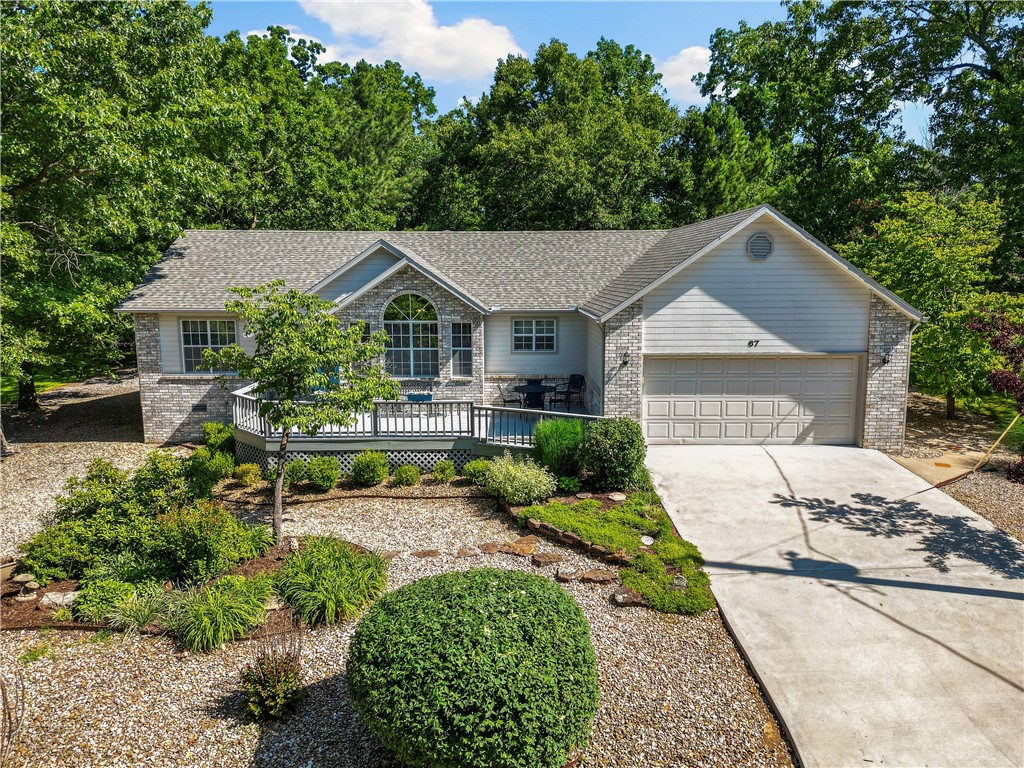 This is a beautiful and well-maintained Highlands home! Features include 2 BDRās, 2 baths, office, vaulted ceiling and gas fireplace in living room, spacious dining room, ample kitchen cabinets, granite countertops, pantry and French doors that lead to a charming sunroom. Additionally, the primary BDR is spacious with an attached double sink bathroom and 2 walk-in closets! Outside, home has 3 freshly painted decks and an additional rear lot thatās INCLUDED to absolutely enjoy your private, peaceful and wooded oasis!
Just a few updates to mention are: HVAC system, roof and driveway.
The home is a 5 min walk to Branchwood Rec area, where one can enjoy a pool, workout room, racquetball and pickle-ball courts, play ground & walking/bicycle trails. Short drive to golf courses, well stocked lakes and the new Bella Vista Bypass for easy commuting.
Donāt miss out on this well-priced exceptional home!
