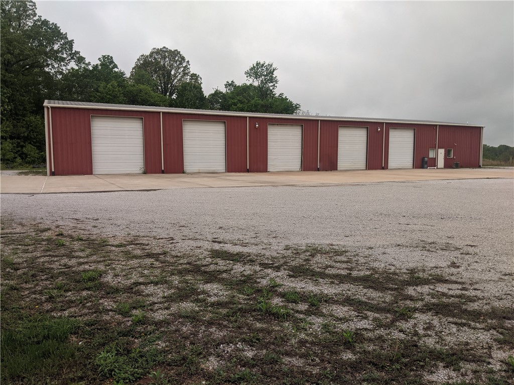 FOR LEASE -7,500 sq ft metal building, with foam insulation,center height of the building is 17', 16' side walls, garage doors - 7 doors - 12' wide, 14' height & 1 door 10' x 10'. Located just North of Harrison AR, right off of HWY 65. Office area with central heat & air.