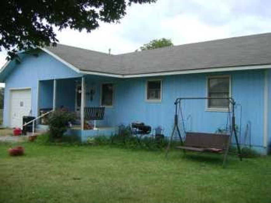 House with Barn on 10 level acres.