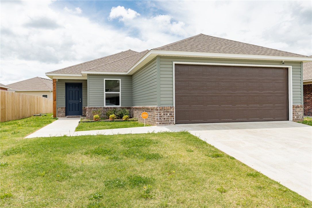 Wonderful home in great neighborhood! Back patio with privacy fence. Close to schools, shopping, restaurants, and UofA!